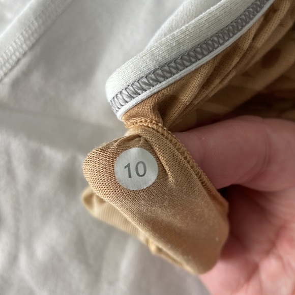 SOLD! Lululemon Y flow tank - Picture 3 of 4